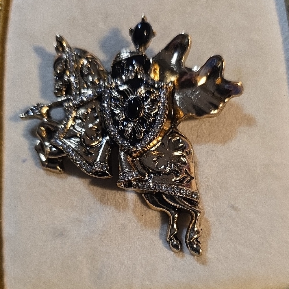 Goldtoned Knight In Shining Armor Brooch NWT Modern
